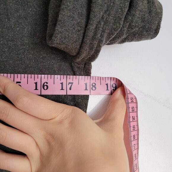 H&M Army Military Green Soft Long Sleeve Crew Neck Sweater Size XS - Picture 7 of 12